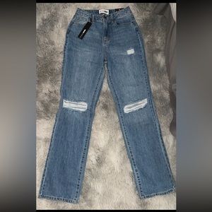 Fashion Nova High Rise Straight leg Jean - Medium Wash Size 1 BRAND NEW